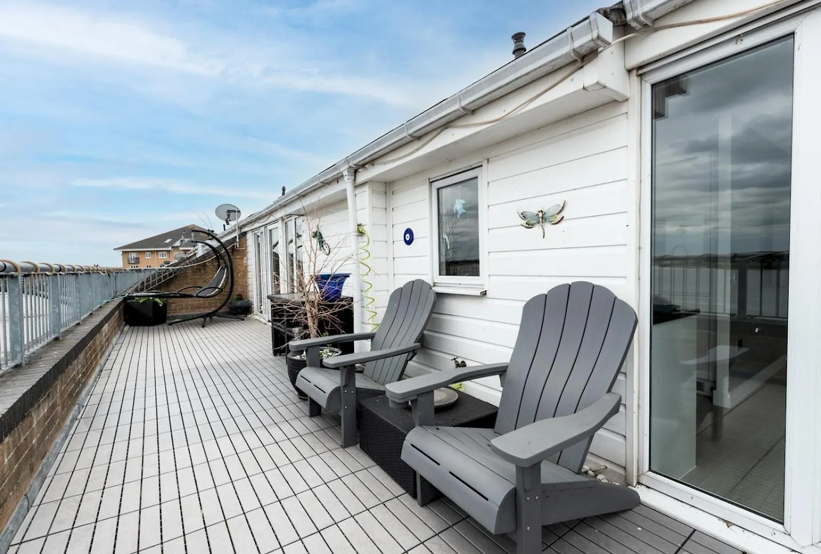 Windrush Court - Stunning Penthouse With River Views Near Erith Stn Pass The Keys Lägenhet